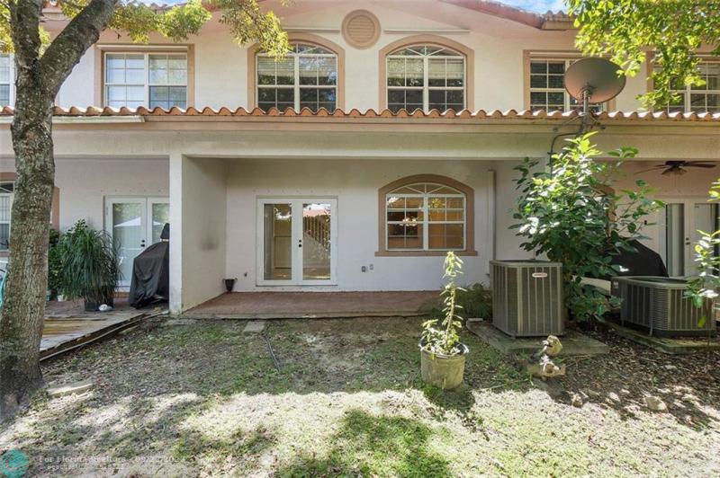  Condo & Townhome Photos