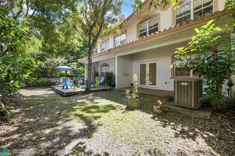  Condo & Townhome Photos