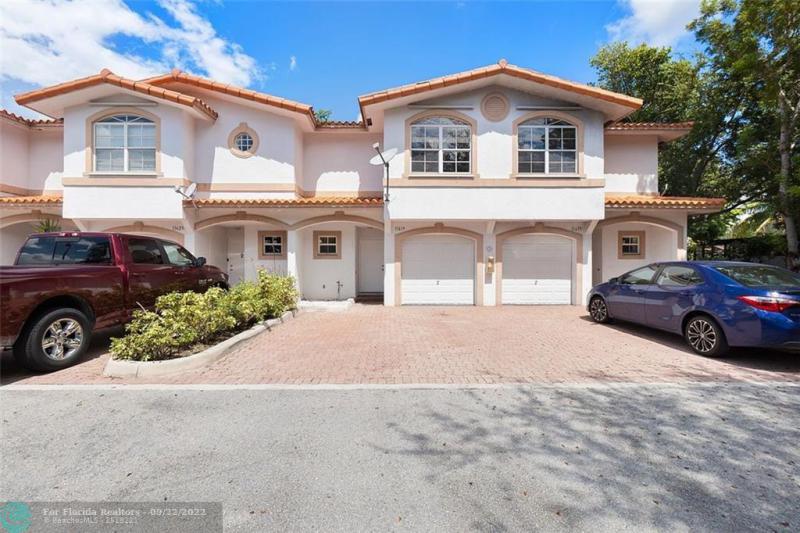  Condo & Townhome Photos