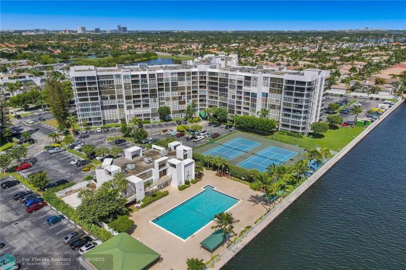  Condo & Townhome Photos