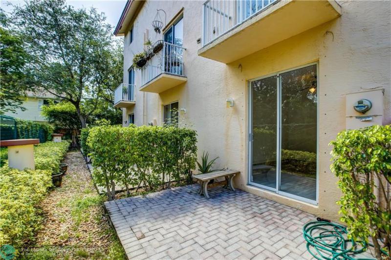  Condo & Townhome Photos