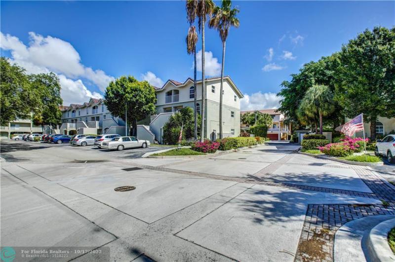  Condo & Townhome Photos