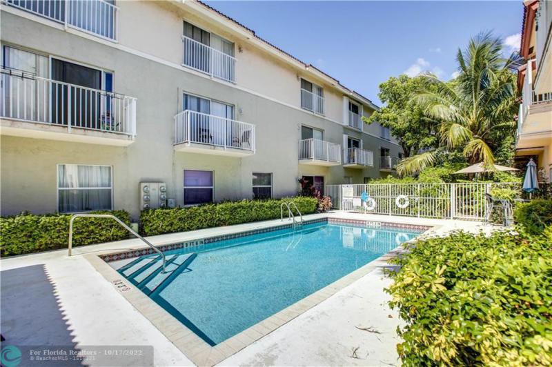  Condo & Townhome Photos