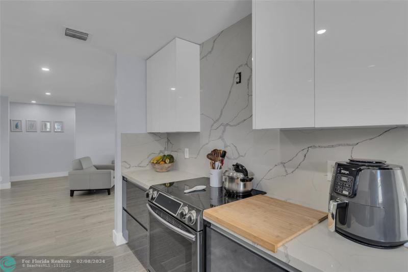  Single Family Homes Photo 11: 8855 NW 14th St  Plantation,  FL 33322