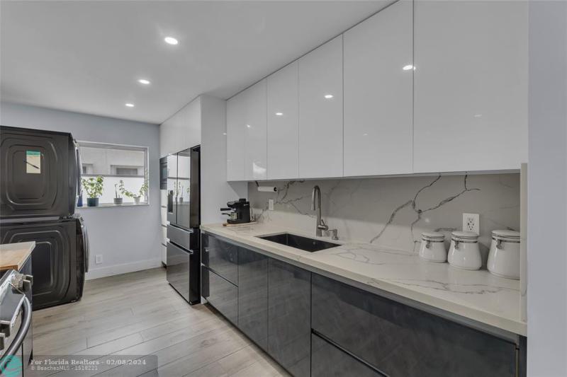  Single Family Homes Photo 8: 8855 NW 14th St  Plantation,  FL 33322