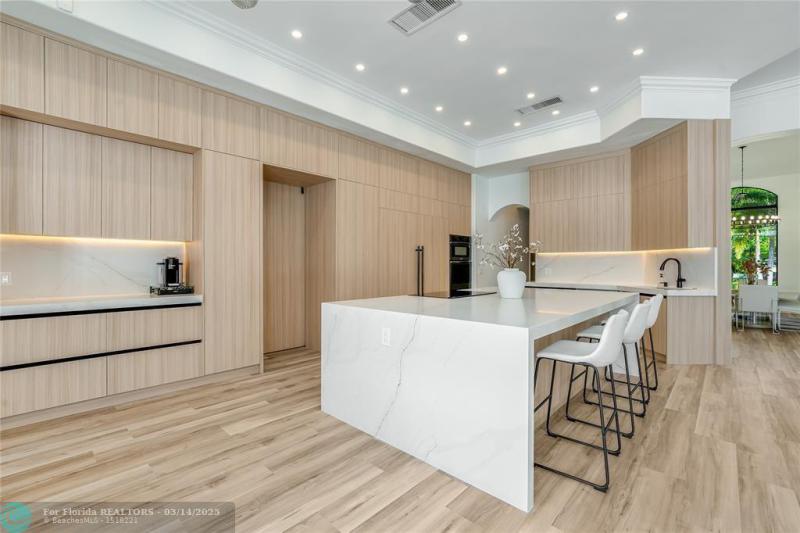  Single Family Homes Photo 11: 1110 N Southlake Dr.  Hollywood,  FL 33019