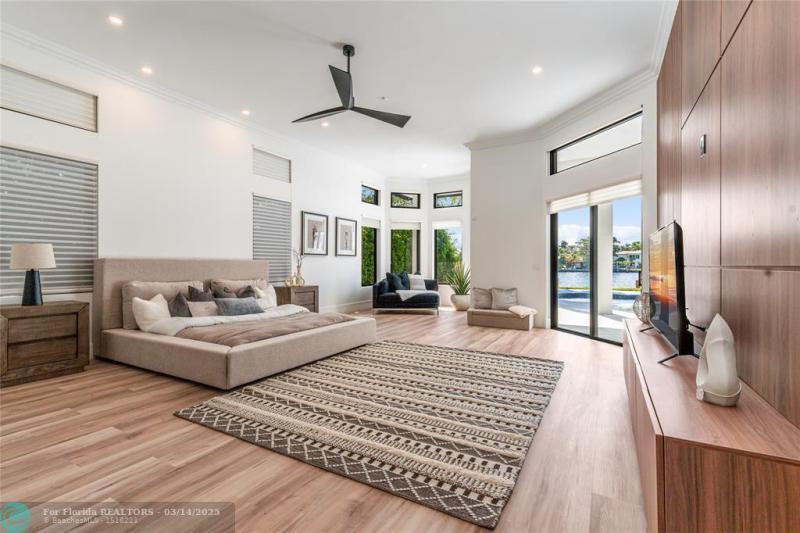  Single Family Homes Photo 12: 1110 N Southlake Dr.  Hollywood,  FL 33019