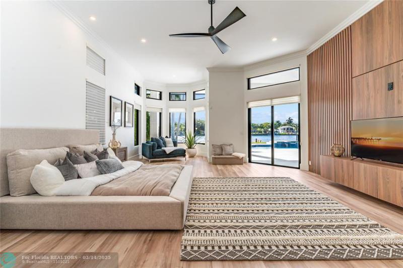  Single Family Homes Photo 13: 1110 N Southlake Dr.  Hollywood,  FL 33019