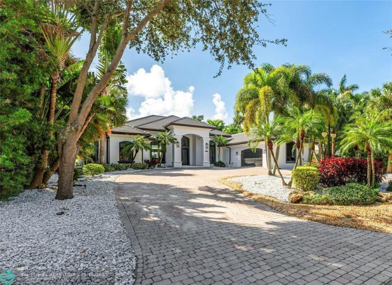  Single Family Homes Photo 14: 1110 N Southlake Dr.  Hollywood,  FL 33019