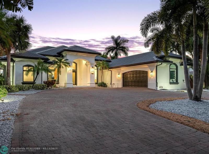  Single Family Homes Photo 17: 1110 N Southlake Dr.  Hollywood,  FL 33019