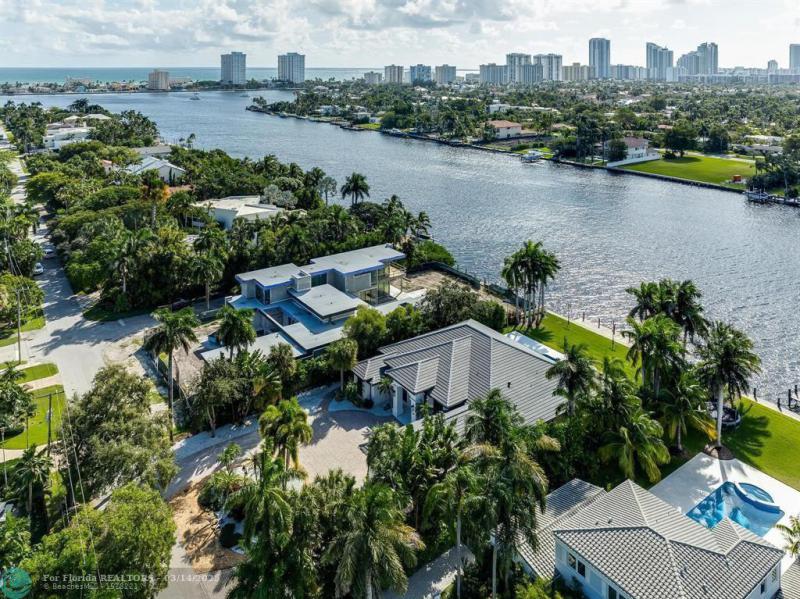  Single Family Homes Photo 2: 1110 N Southlake Dr.  Hollywood,  FL 33019