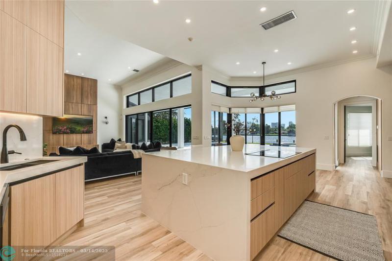  Single Family Homes Photo 27: 1110 N Southlake Dr.  Hollywood,  FL 33019