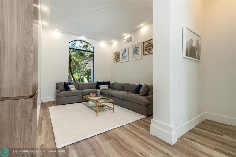  Single Family Homes Photo 32: 1110 N Southlake Dr.  Hollywood,  FL 33019