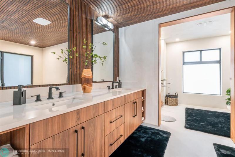  Single Family Homes Photo 37: 1110 N Southlake Dr.  Hollywood,  FL 33019