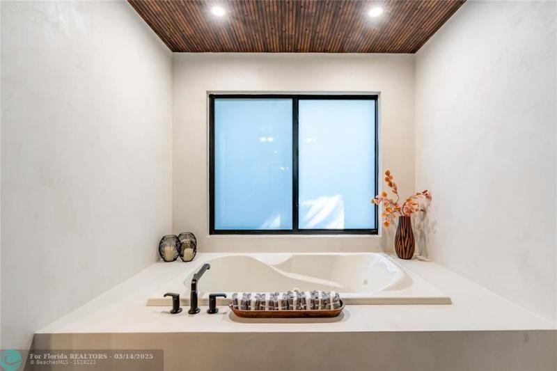  Single Family Homes Photo 38: 1110 N Southlake Dr.  Hollywood,  FL 33019