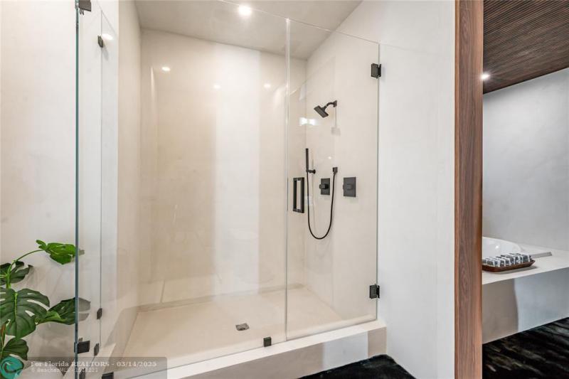  Single Family Homes Photo 39: 1110 N Southlake Dr.  Hollywood,  FL 33019