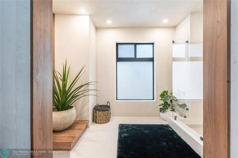  Single Family Homes Photo 40: 1110 N Southlake Dr.  Hollywood,  FL 33019