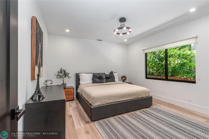  Single Family Homes Photo 42: 1110 N Southlake Dr.  Hollywood,  FL 33019