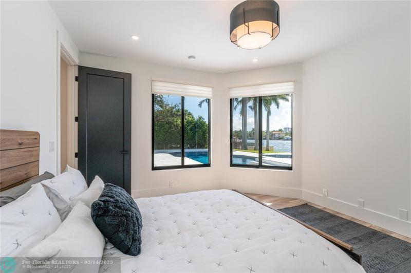  Single Family Homes Photo 43: 1110 N Southlake Dr.  Hollywood,  FL 33019