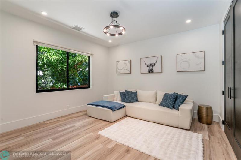  Single Family Homes Photo 44: 1110 N Southlake Dr.  Hollywood,  FL 33019