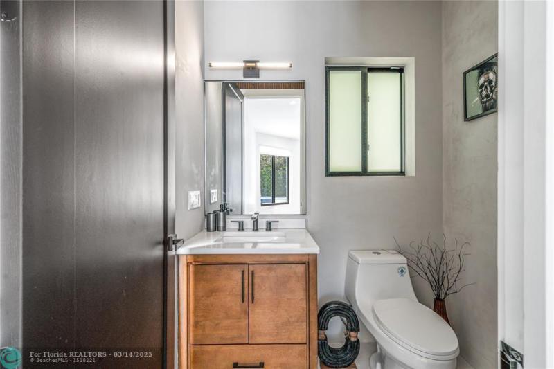  Single Family Homes Photo 46: 1110 N Southlake Dr.  Hollywood,  FL 33019