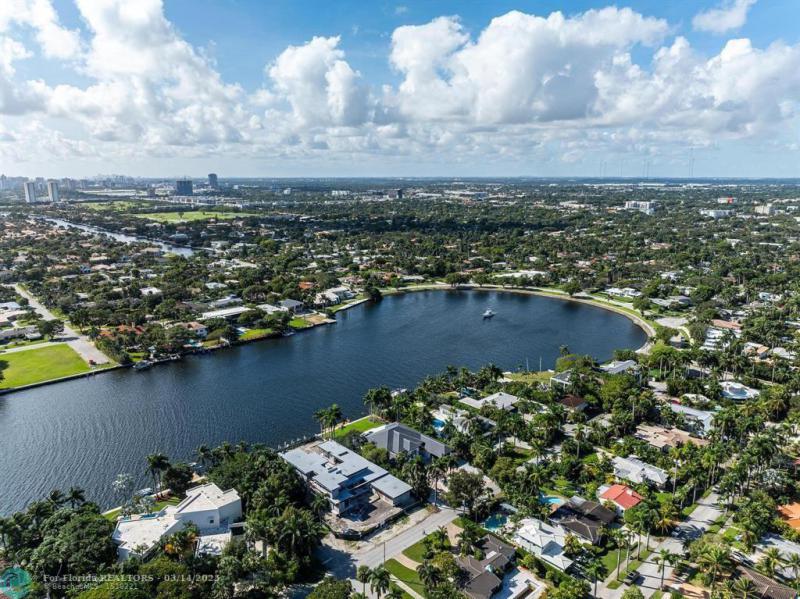  Single Family Homes Photo 51: 1110 N Southlake Dr.  Hollywood,  FL 33019