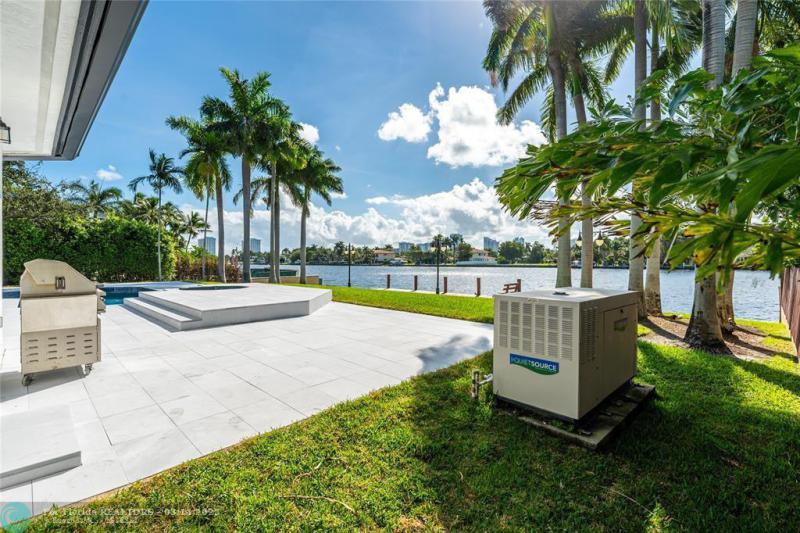  Single Family Homes Photo 57: 1110 N Southlake Dr.  Hollywood,  FL 33019