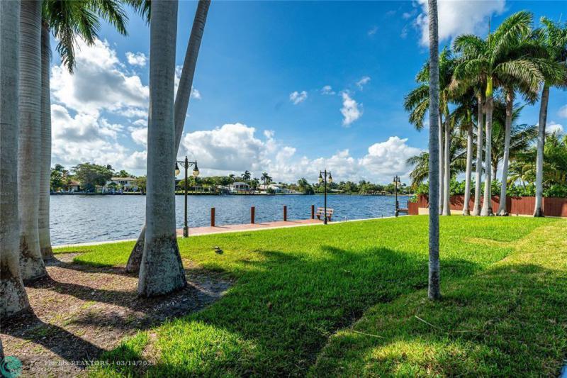  Single Family Homes Photo 6: 1110 N Southlake Dr.  Hollywood,  FL 33019