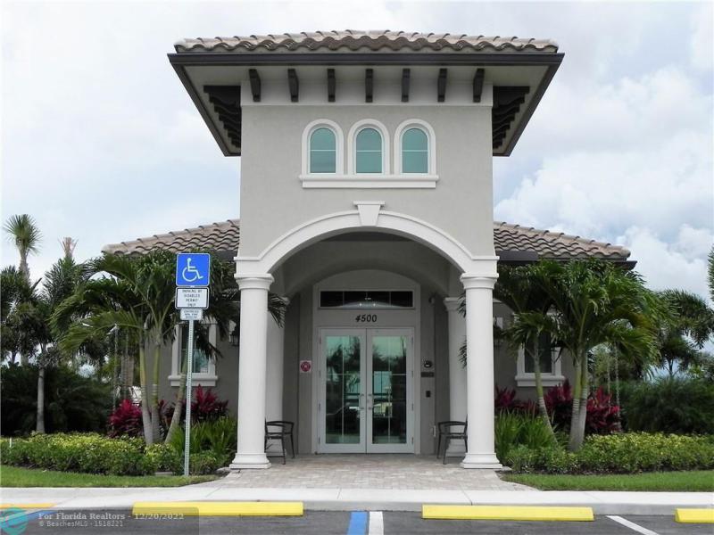  Condo & Townhome Photos