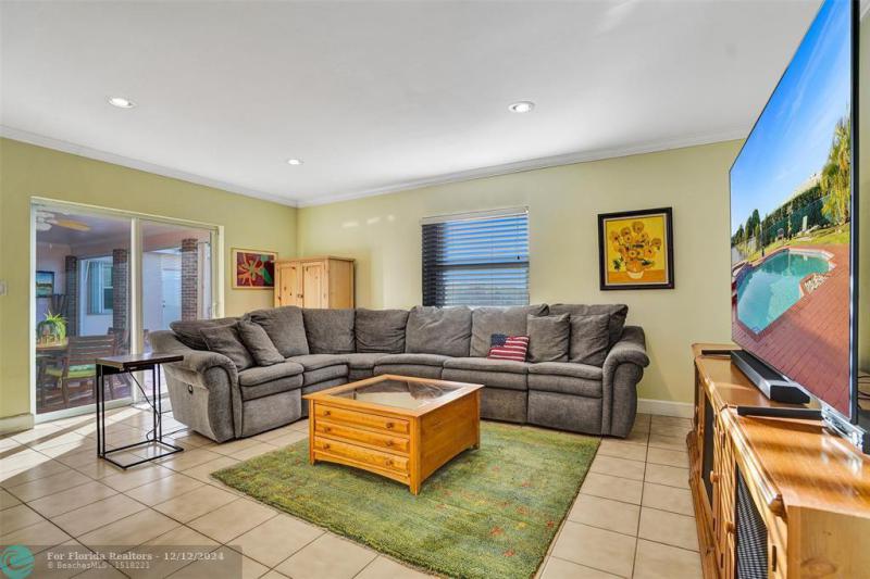  Single Family Homes Photo 17: 915 NW 133rd Ave  Sunrise,  FL 33325