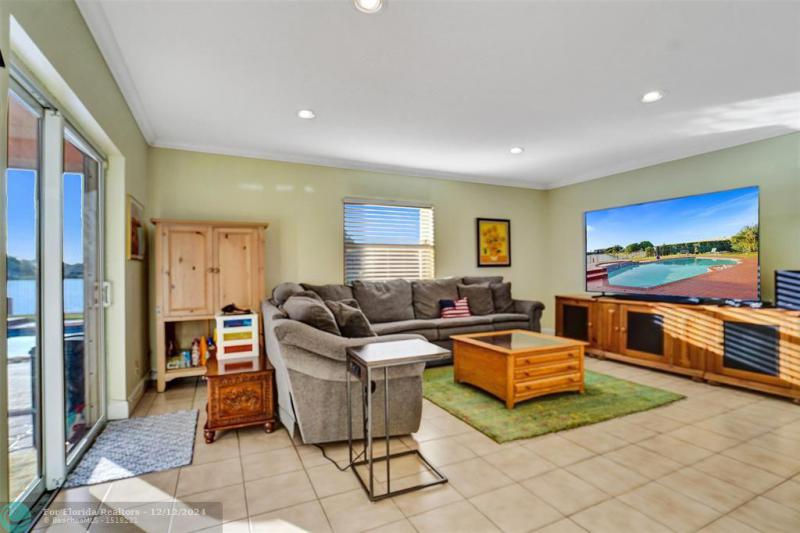  Single Family Homes Photo 18: 915 NW 133rd Ave  Sunrise,  FL 33325