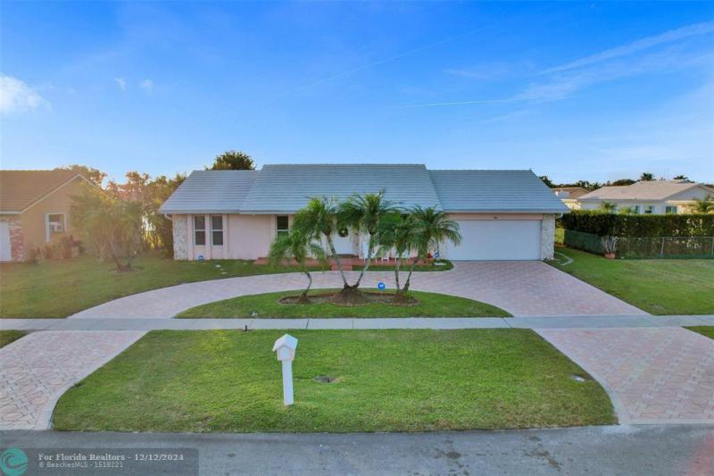 Single Family Homes Photo 2: 915 NW 133rd Ave  Sunrise,  FL 33325