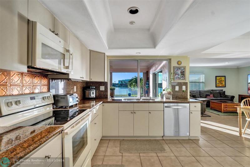  Single Family Homes Photo 22: 915 NW 133rd Ave  Sunrise,  FL 33325