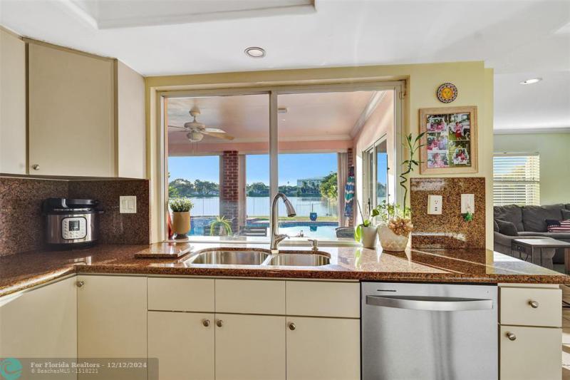  Single Family Homes Photo 23: 915 NW 133rd Ave  Sunrise,  FL 33325