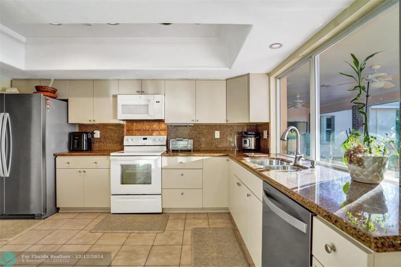  Single Family Homes Photo 24: 915 NW 133rd Ave  Sunrise,  FL 33325