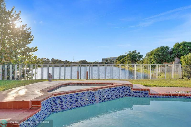  Single Family Homes Photo 3: 915 NW 133rd Ave  Sunrise,  FL 33325