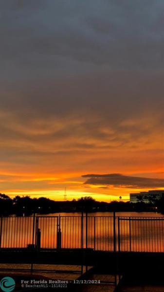  Single Family Homes Photo 4: 915 NW 133rd Ave  Sunrise,  FL 33325