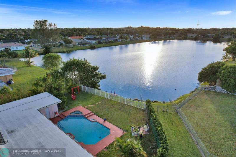  Single Family Homes Photo 5: 915 NW 133rd Ave  Sunrise,  FL 33325