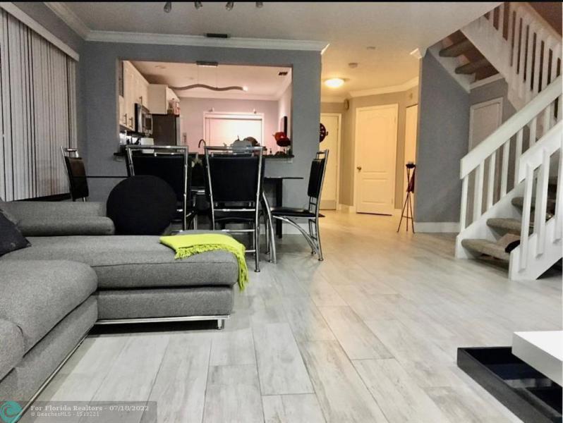  Condo & Townhome Photos
