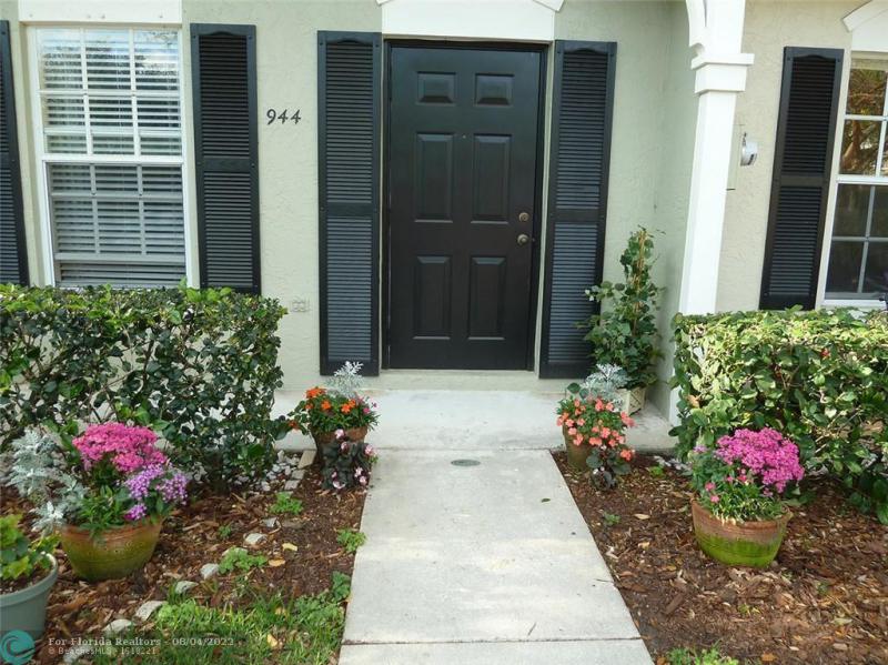  Condo & Townhome Photos
