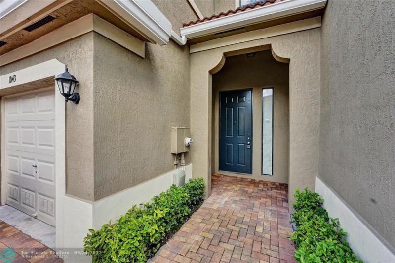  Condo & Townhome Photos