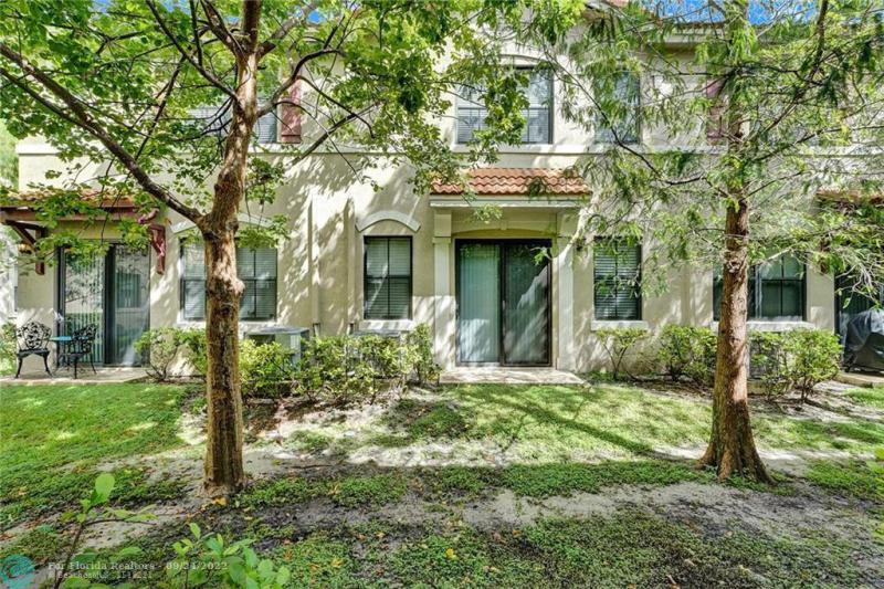  Condo & Townhome Photos