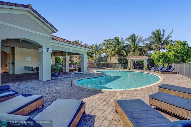  Condo & Townhome Photos