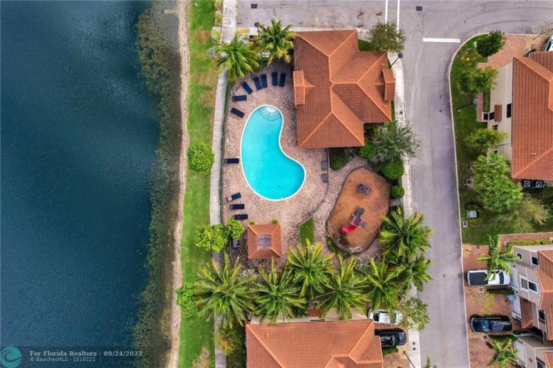  Condo & Townhome Photos