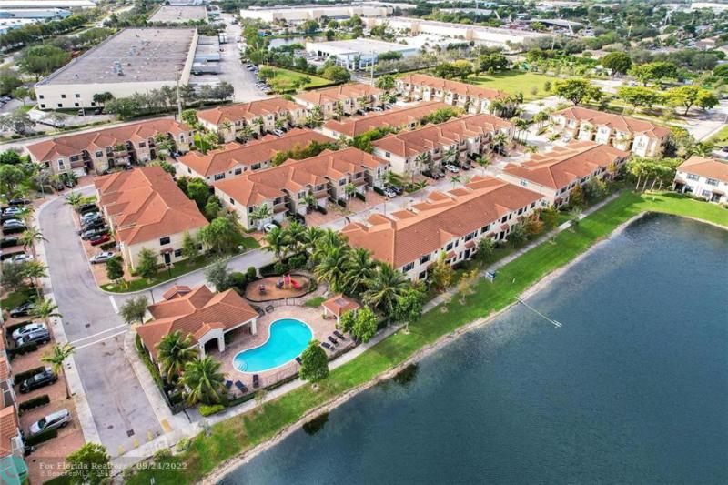  Condo & Townhome Photos
