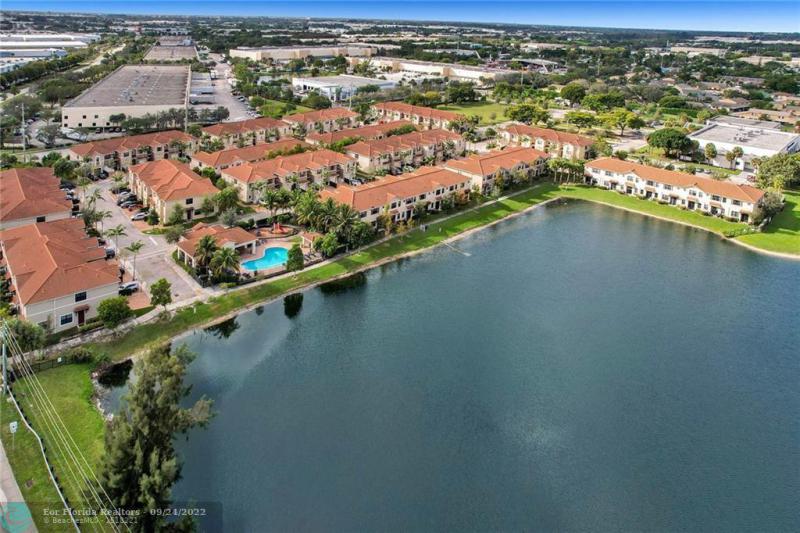  Condo & Townhome Photos