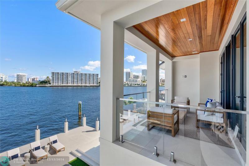  Single Family Homes Photo 39: 2519 Aqua Vista Blvd  Fort Lauderdale,  FL 33301