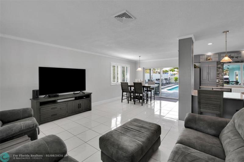  Single Family Homes Photo 11: 5880 SW 19th St  Plantation,  FL 33317