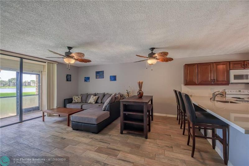  Condo & Townhome Photos