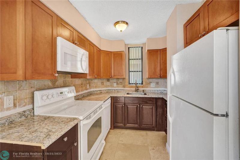  Condo & Townhome Photos